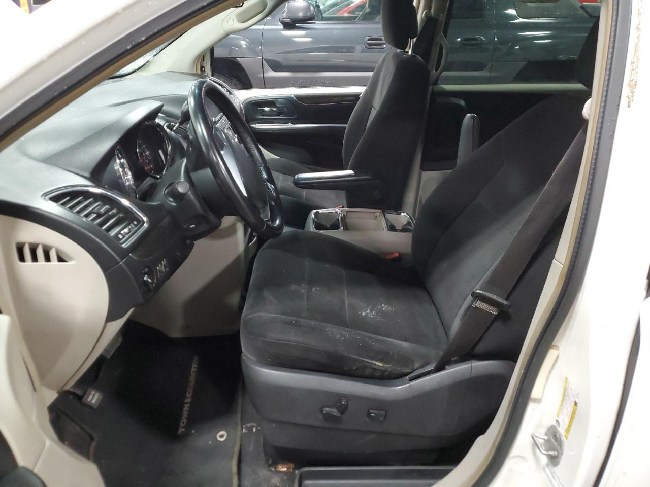 2011 Chrysler Town & Country - Image 7