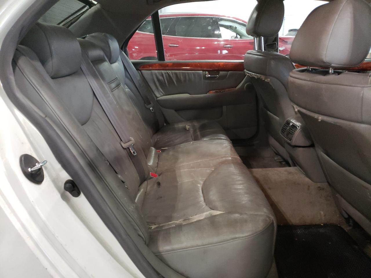 2004 Lexus LS - Image 10