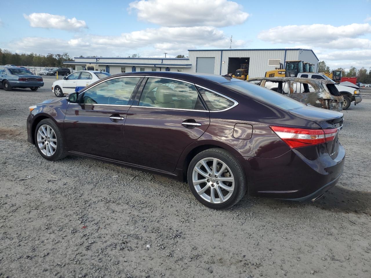 2014 Toyota Avalon - Image 2