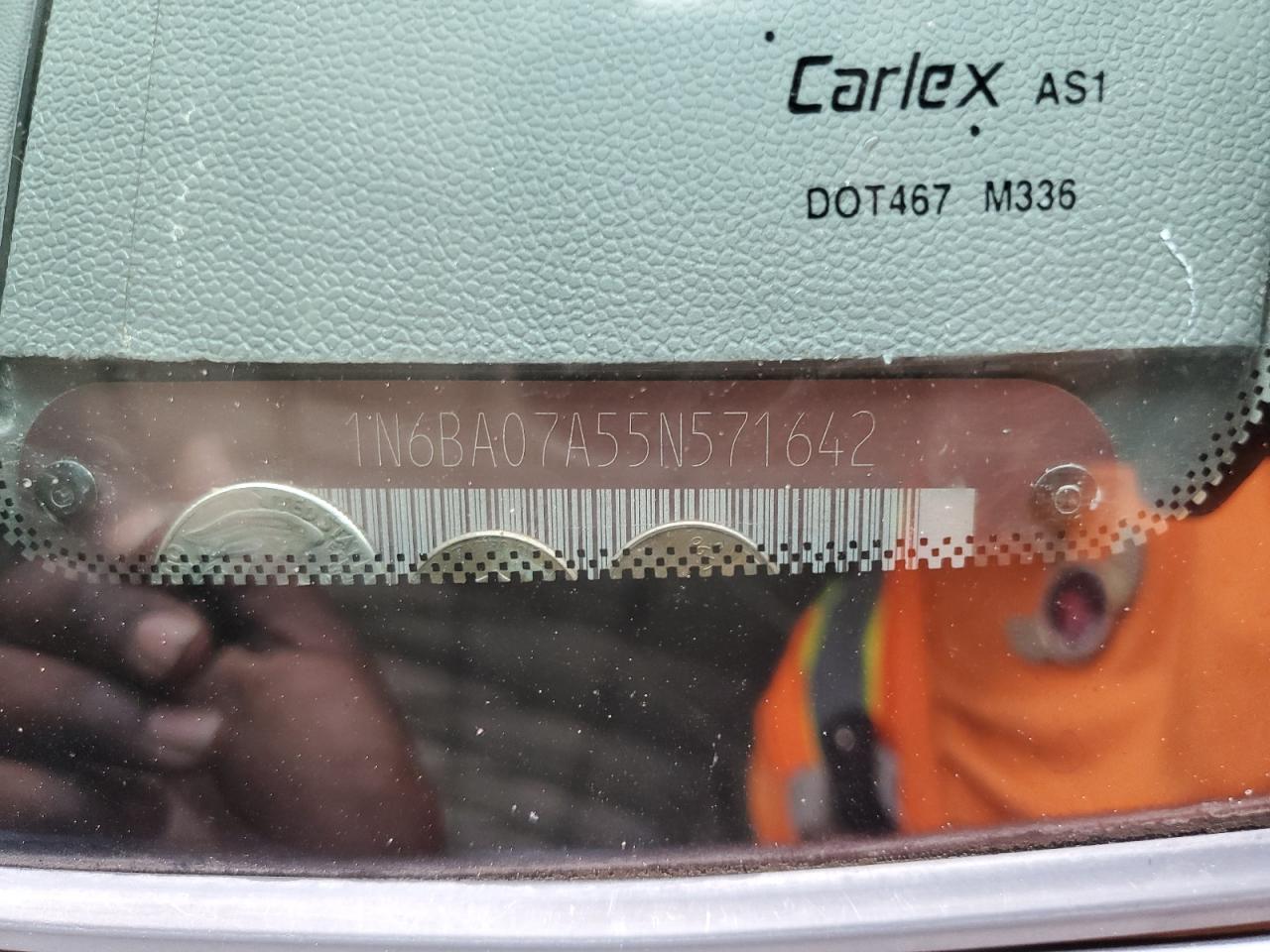 2005 Nissan Titan - Image 12