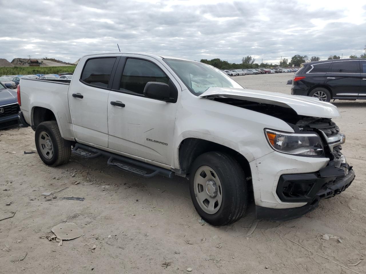 VIN 1GCGSBEA3M1294838 2021 CHEVROLET COLORADO no.4