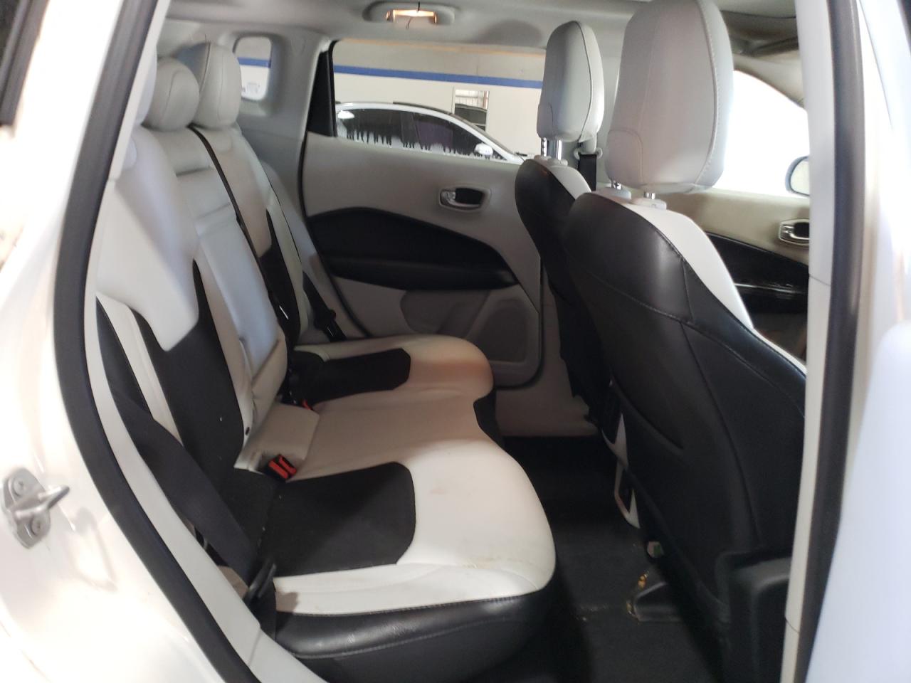 2018 Jeep Compass - Image 11