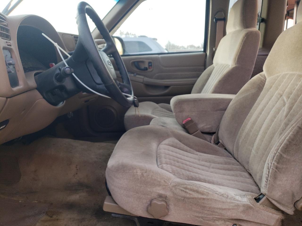 2002 Chevrolet S-10 Pickup - Image 7