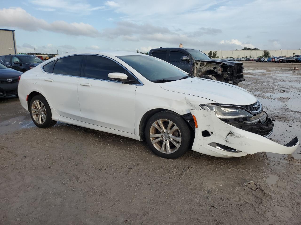 2015 Chrysler 200 - Image 4