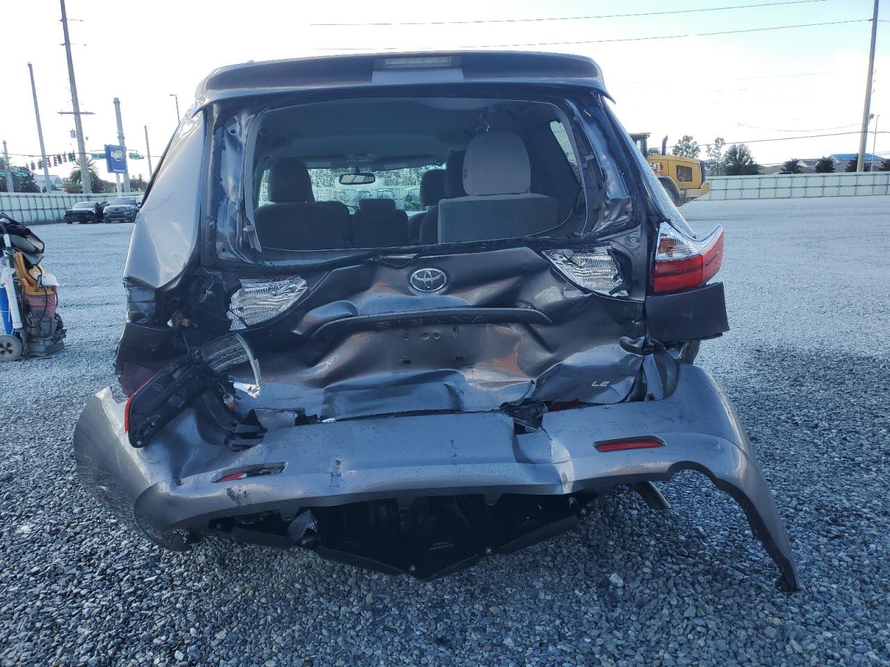 2015 Toyota Sienna - Image 6