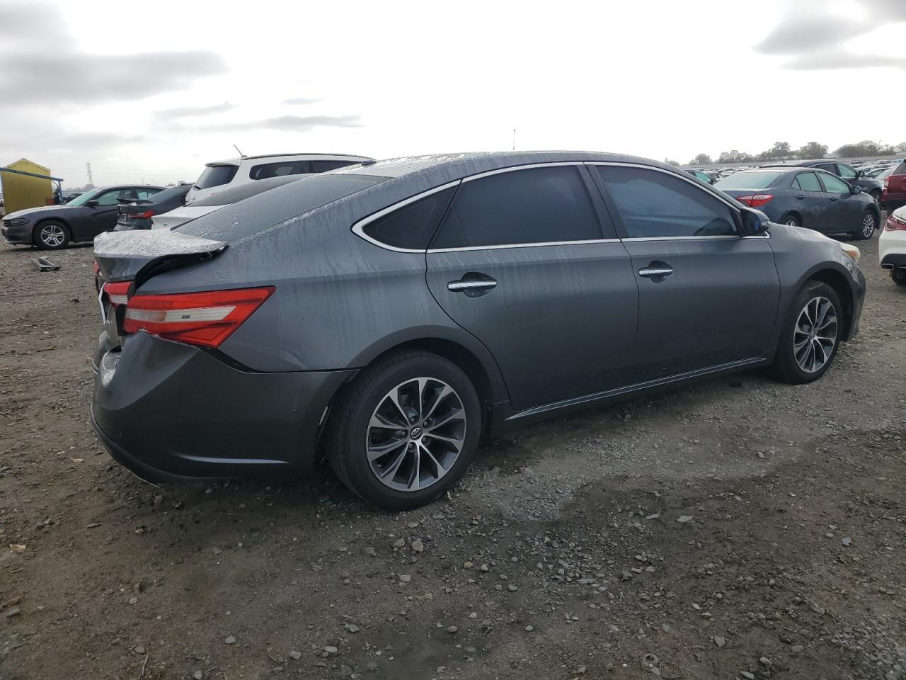 2017 Toyota Avalon - Image 3