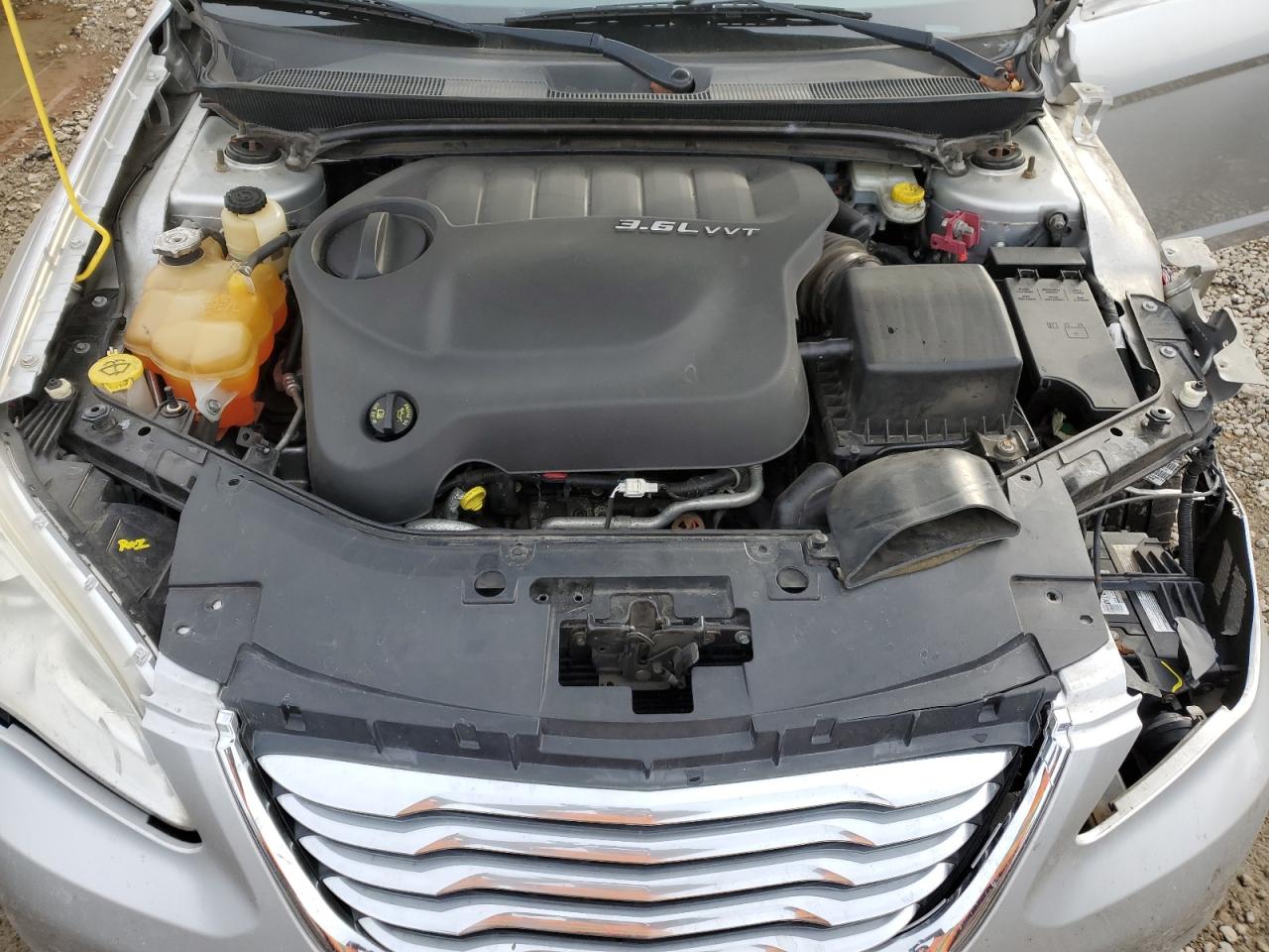 2011 Chrysler 200 - Image 11