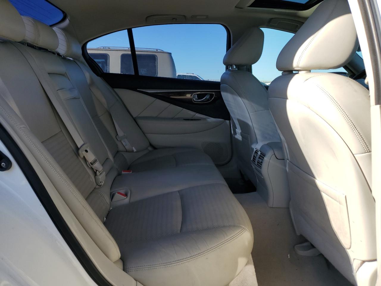 2015 Infiniti Q50 - Image 10