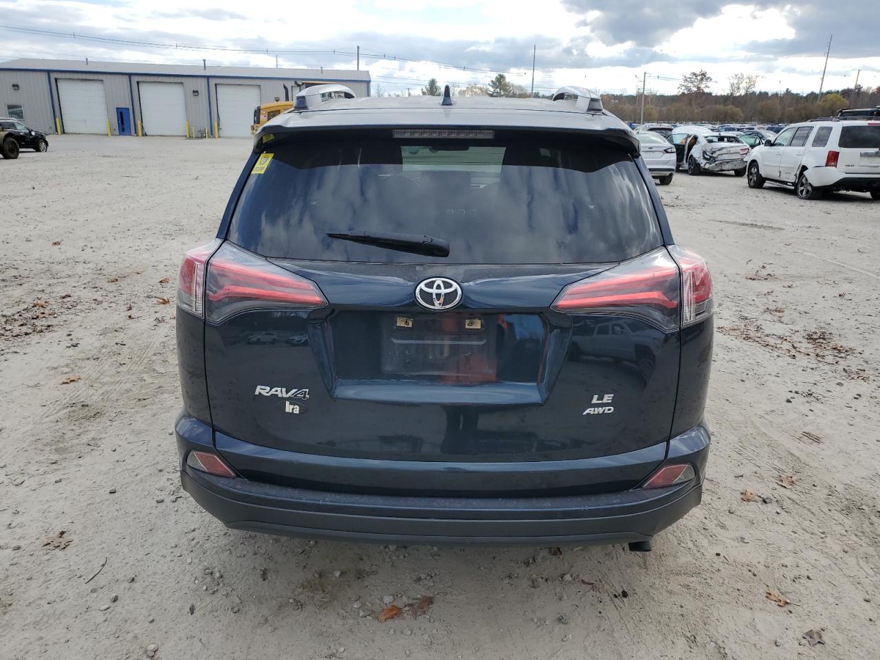 2018 Toyota Rav4 Le VIN: JTMBFREV0JJ233212 Lot: 79580884