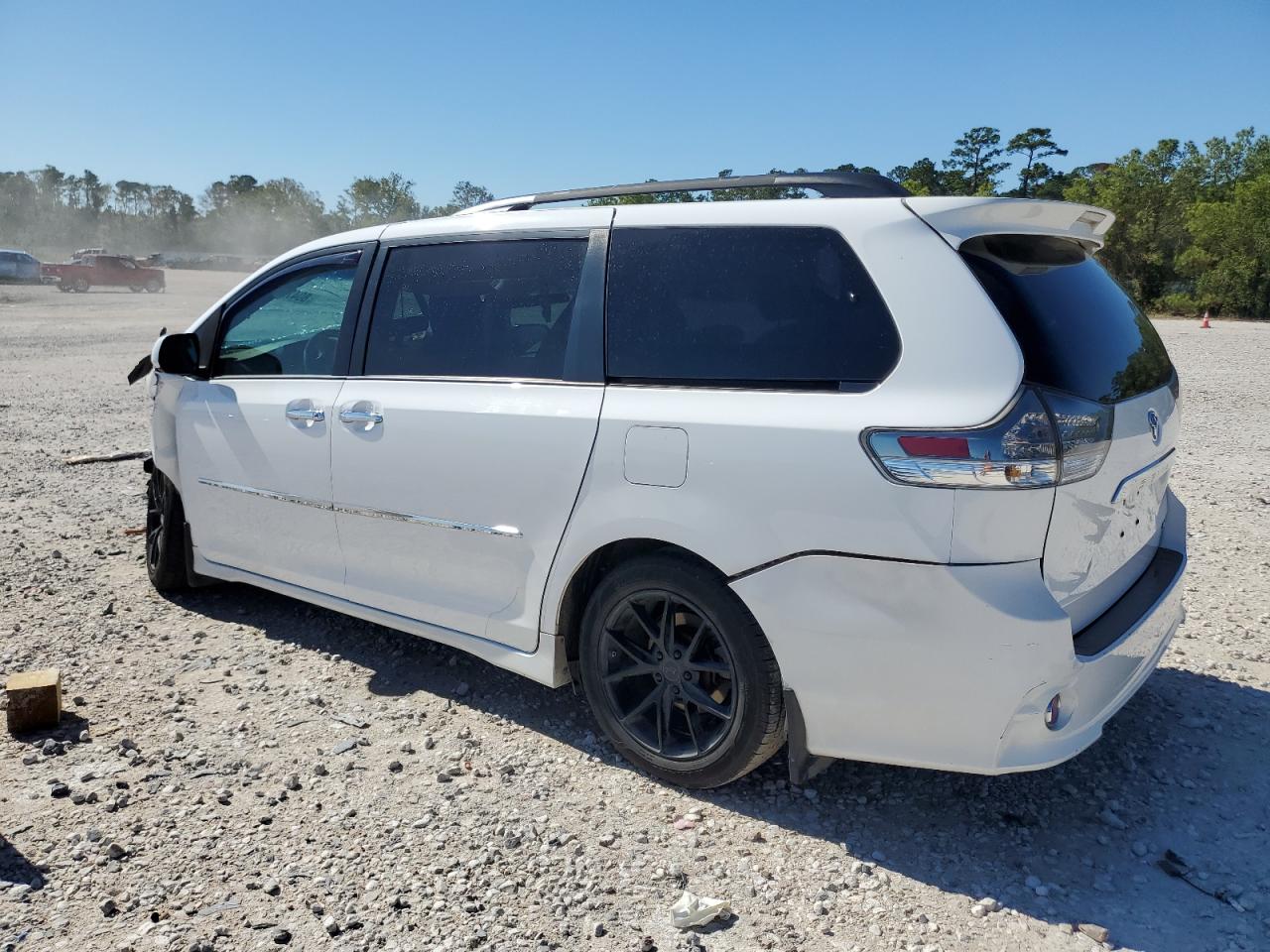 VIN 5TDXK3DC4DS340382 2013 TOYOTA SIENNA no.2