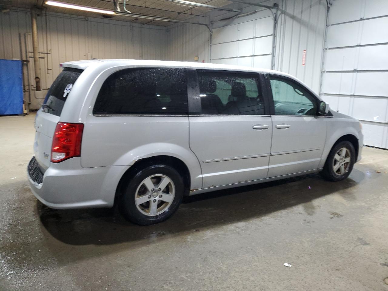 2012 Dodge Caravan - Image 3