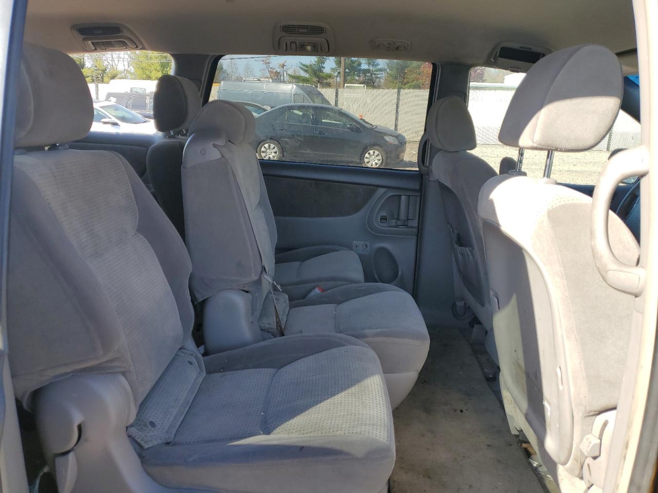 2007 Toyota Sienna - Image 11