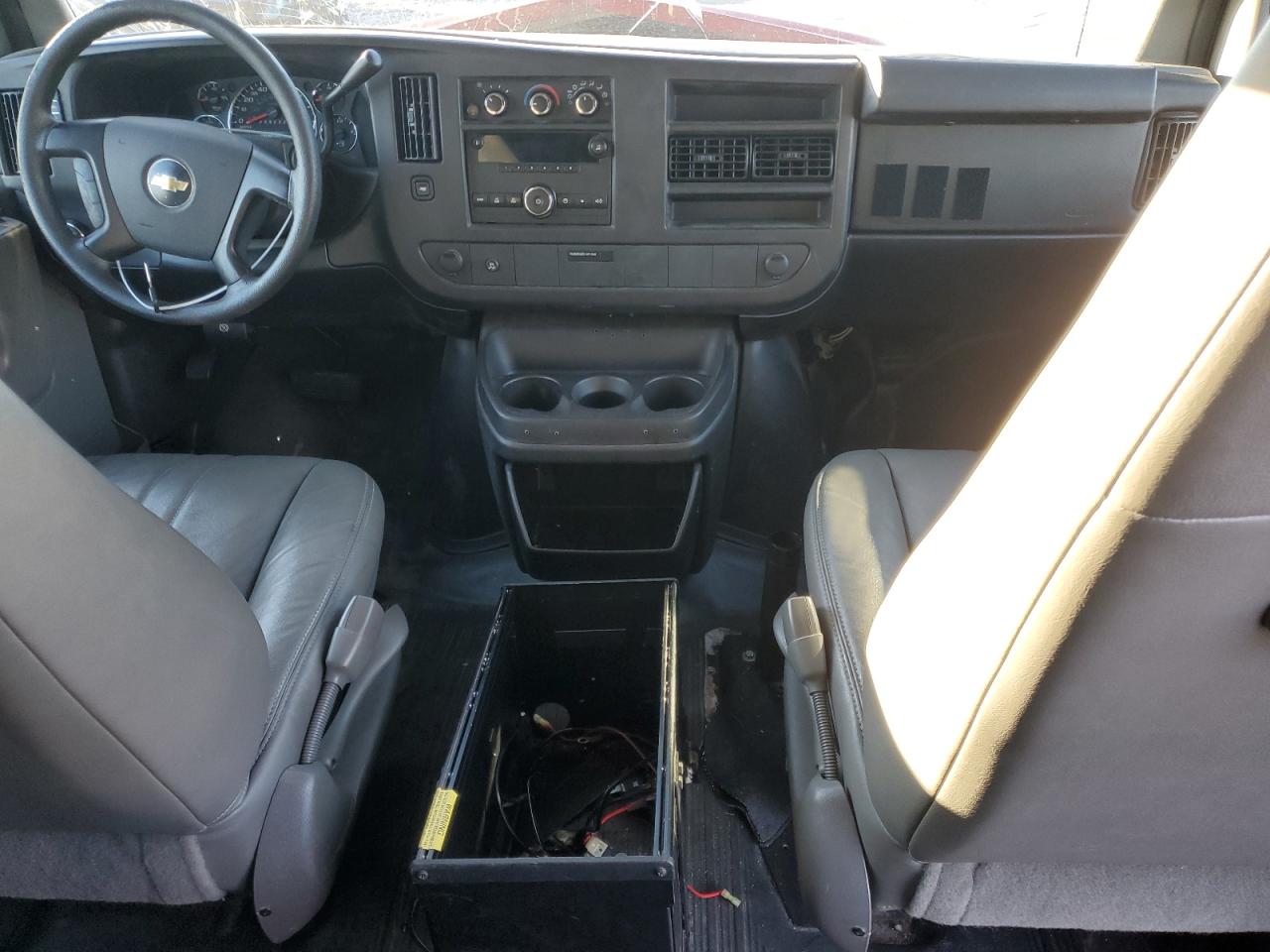 2010 Chevrolet Express - Image 8