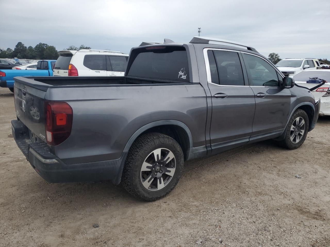 2017 Honda Ridgeline - Image 3