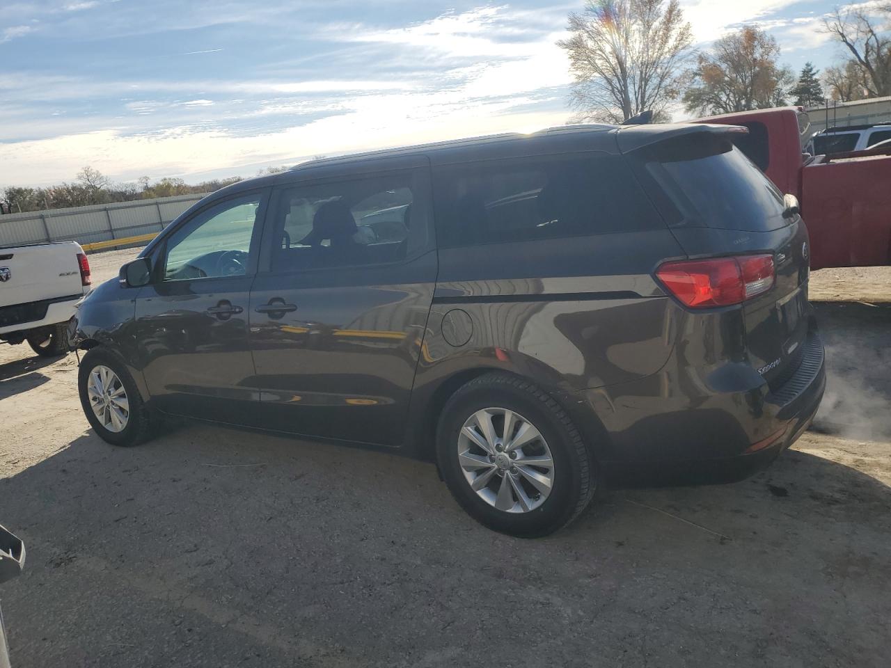 2017 Kia Sedona - Image 2
