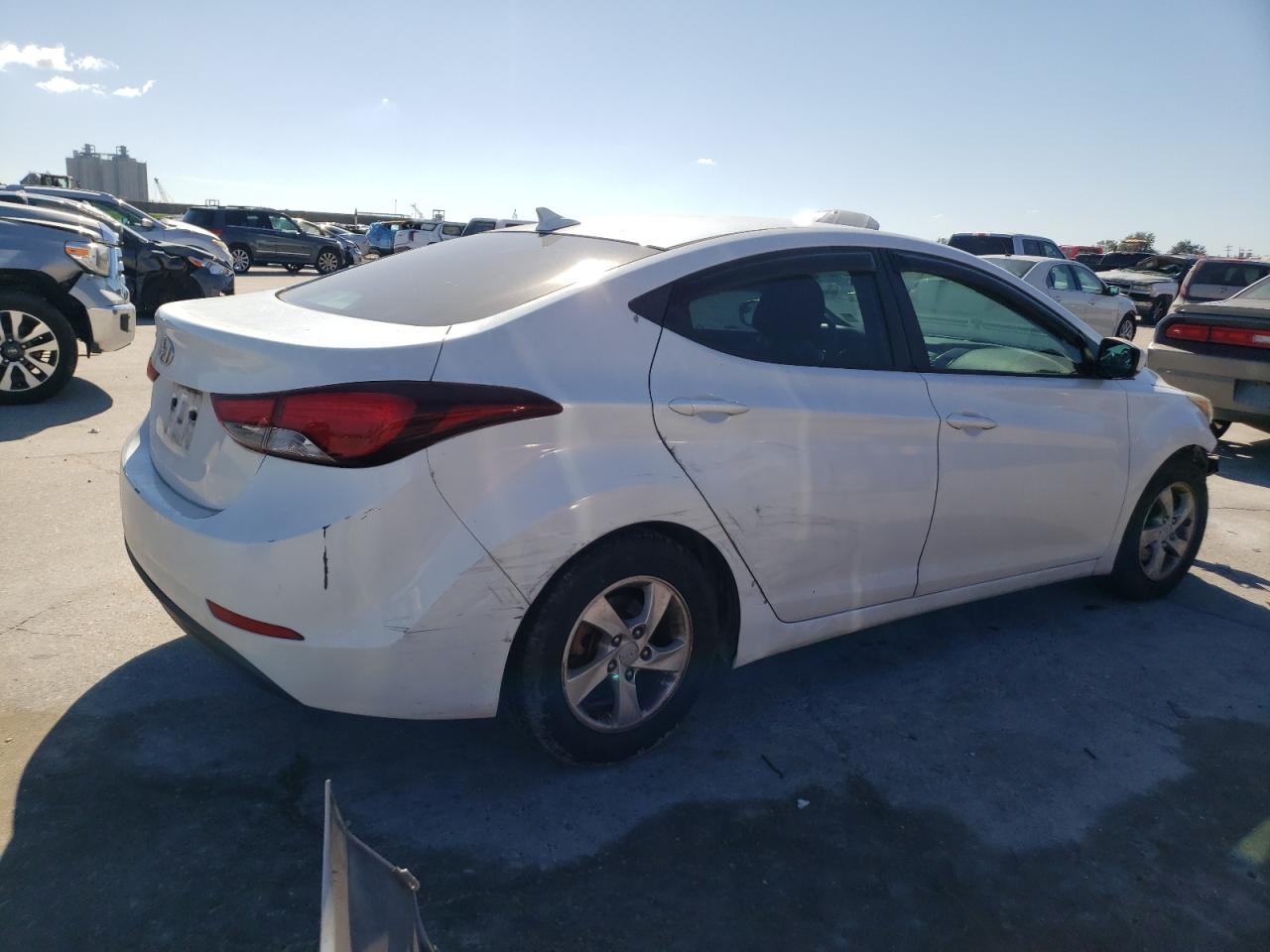 2015 Hyundai Elantra - Image 3