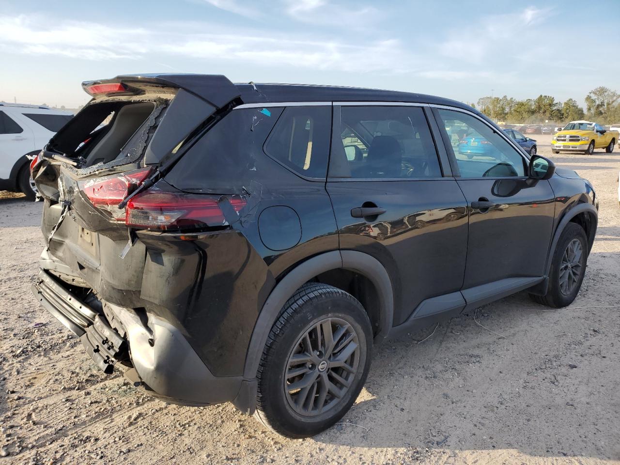 2021 Nissan Rogue - Image 3