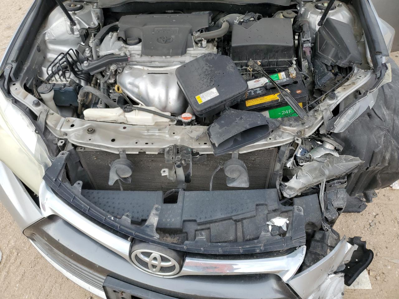 2016 Toyota Camry - Image 11