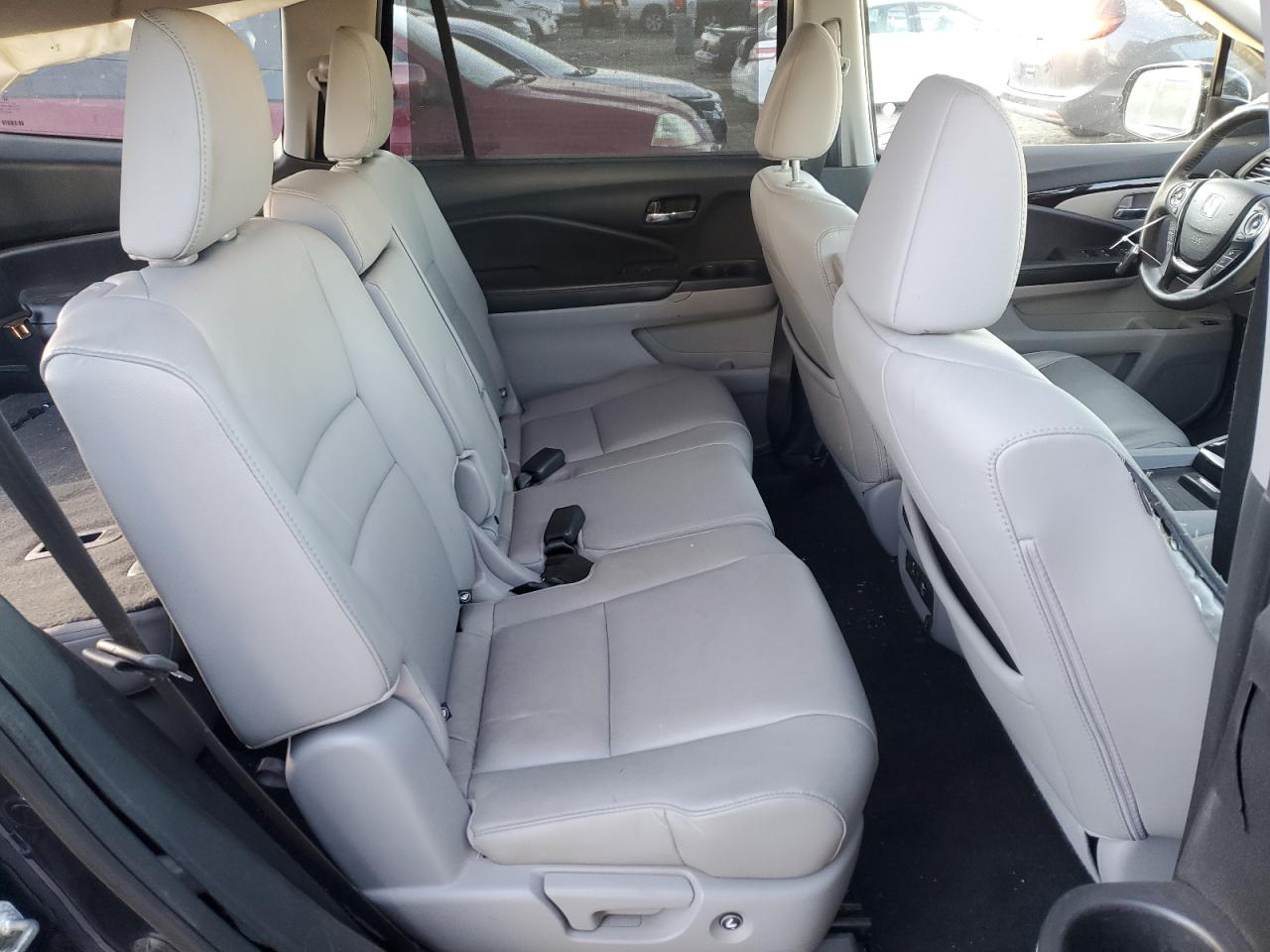 2017 Honda Pilot - Image 11