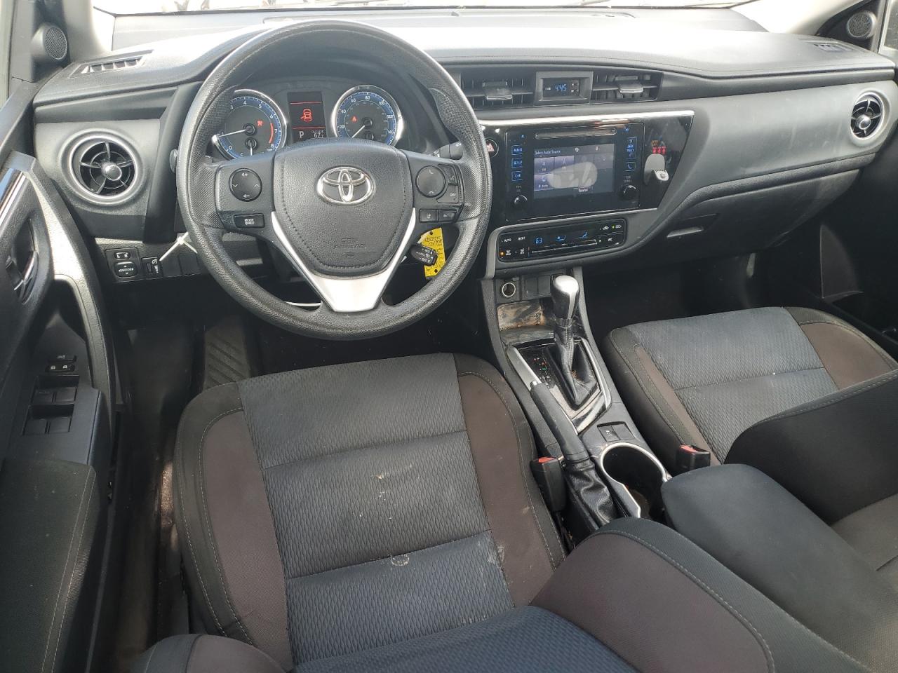 VIN 2T1BURHE4JC000575 2018 TOYOTA COROLLA no.8