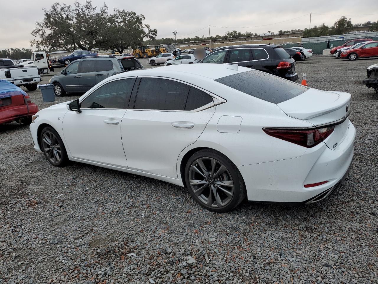 2021 Lexus ES - Image 2