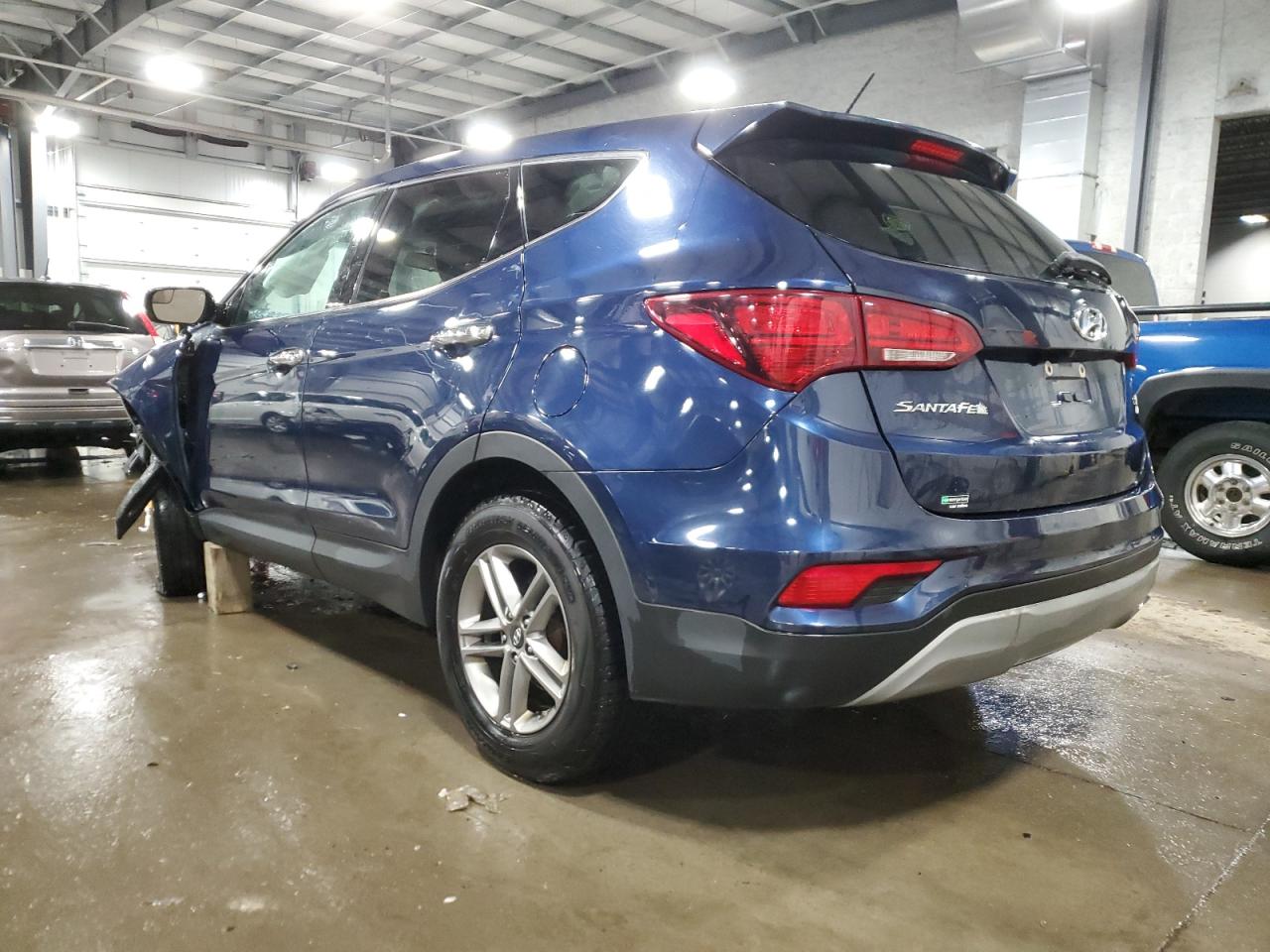 5XYZTDLB5JG572745 2018 HYUNDAI SANTA FE - Image 2