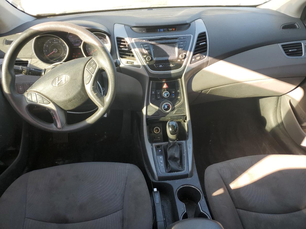 2016 Hyundai Elantra - Image 8