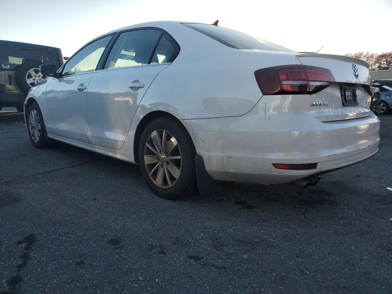 2016 Volkswagen Jetta - Image 2