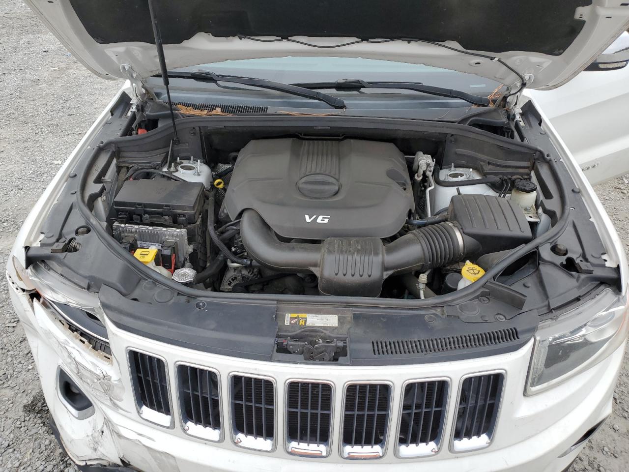 2015 Jeep Grand Cherokee - Image 14