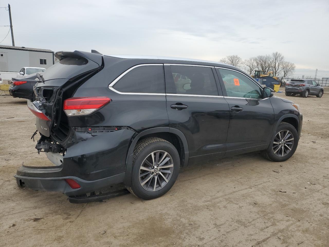 2017 Toyota Highlander - Image 3