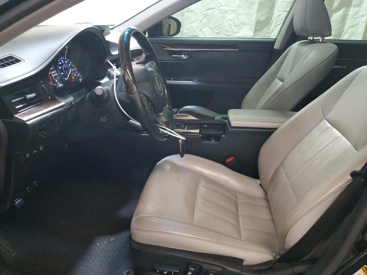 2017 Lexus ES - Image 7