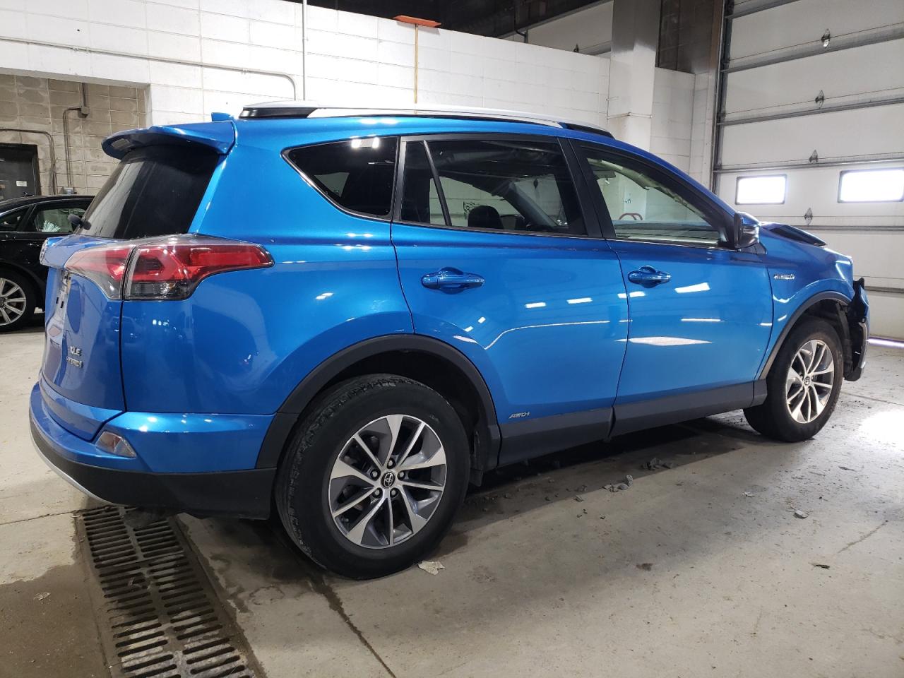 VIN JTMRJREV7GD058445 2016 TOYOTA RAV4 no.3