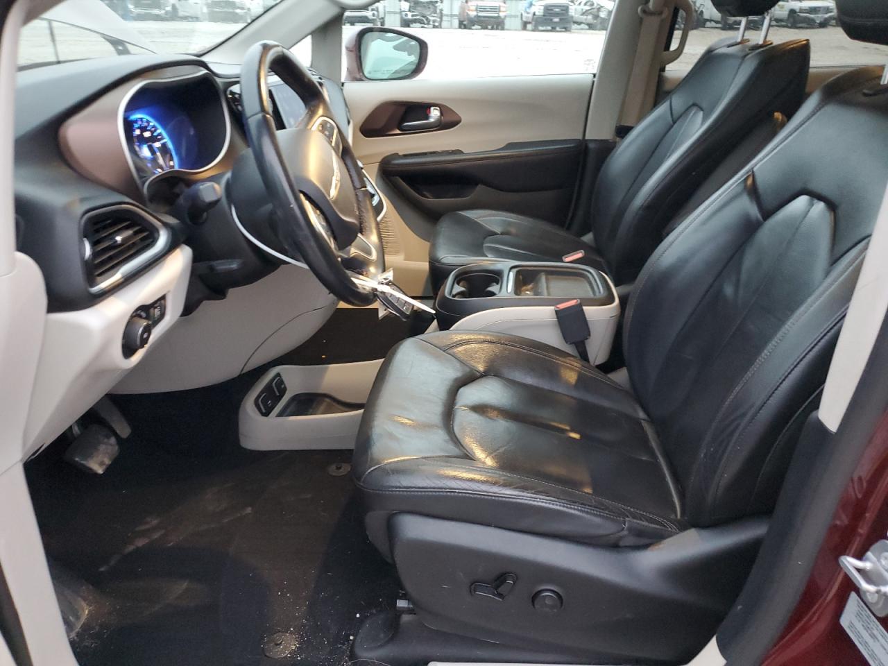 2017 Chrysler Pacifica - Image 7