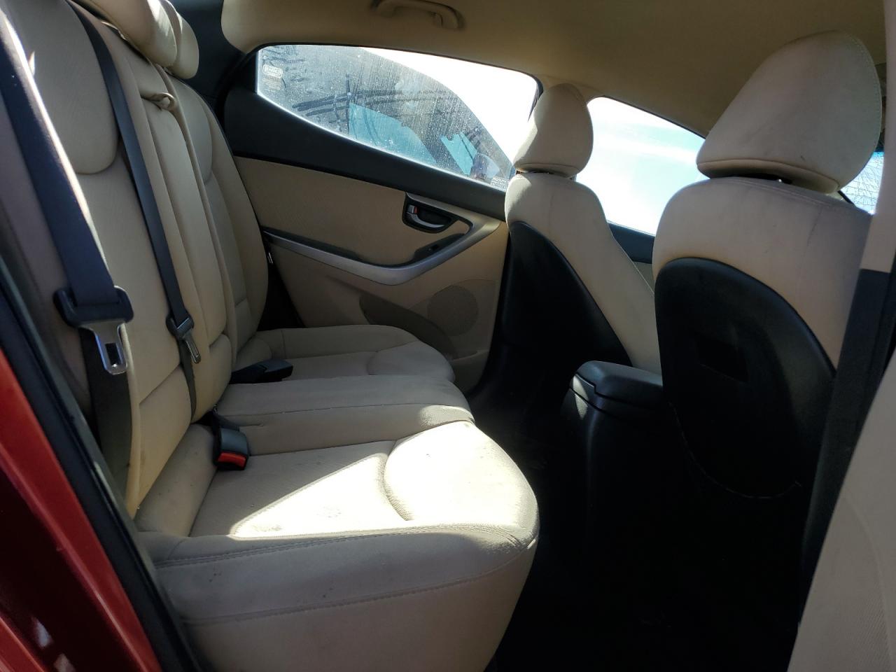 2013 Hyundai Elantra - Image 10