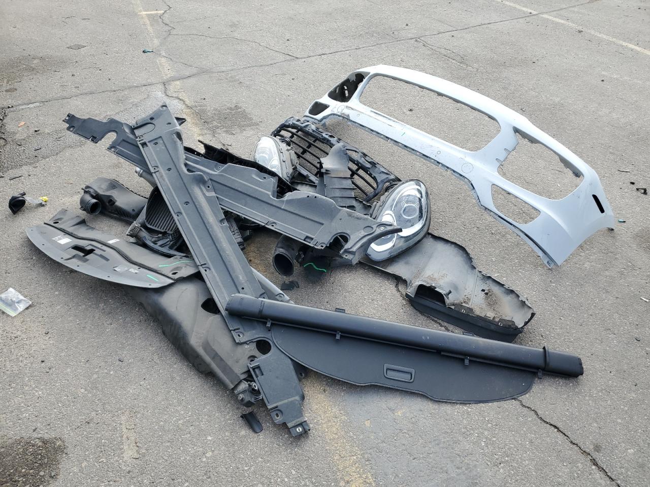 2015 Porsche Cayenne - Image 13