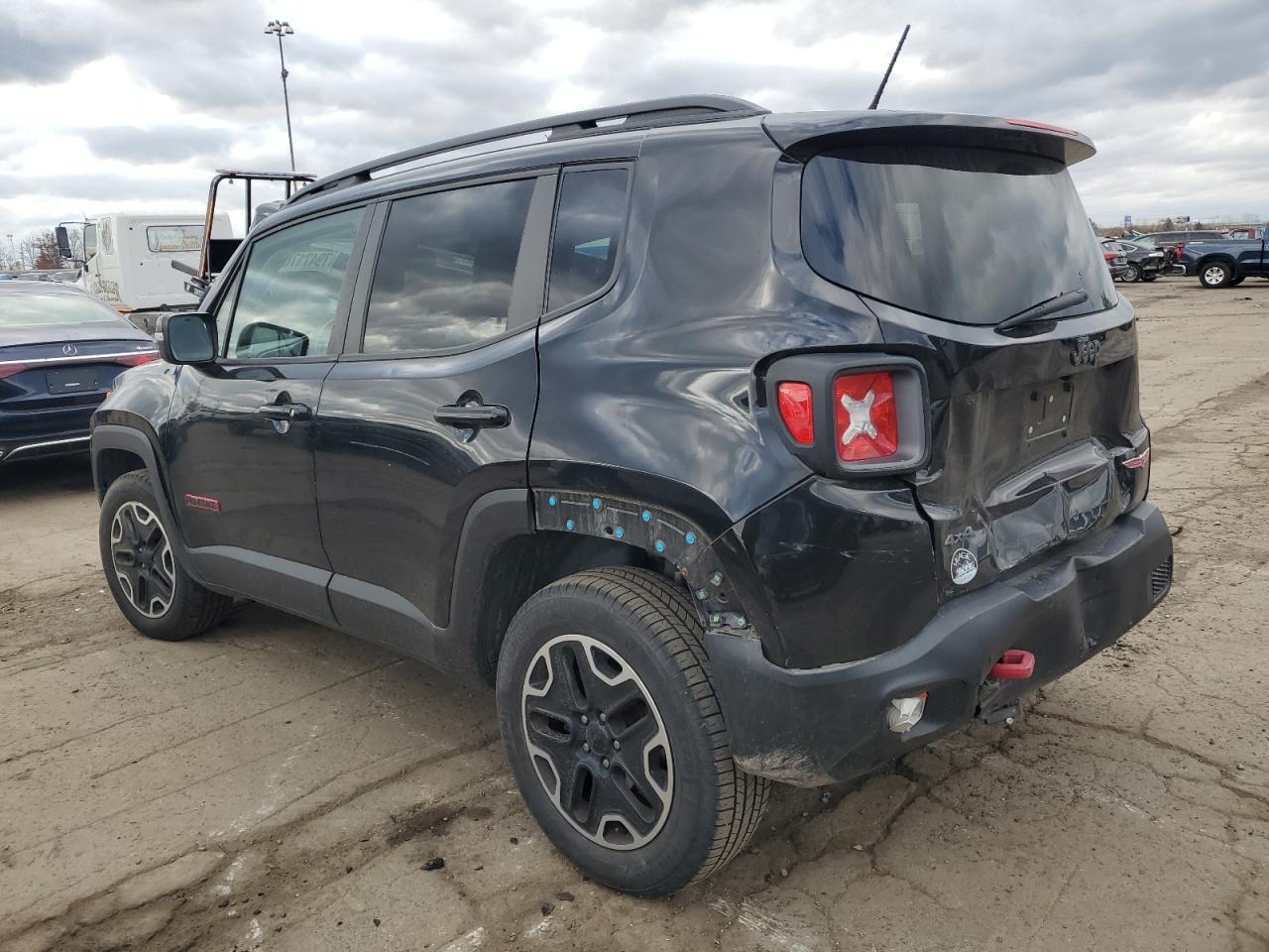 2016 Jeep Renegade - Image 2