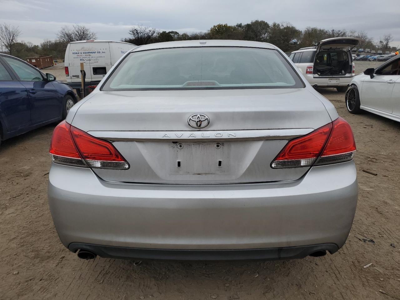 2011 Toyota Avalon - Image 6