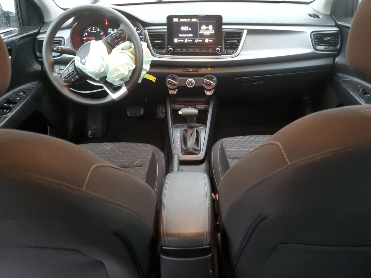 2023 Kia Rio - Image 8