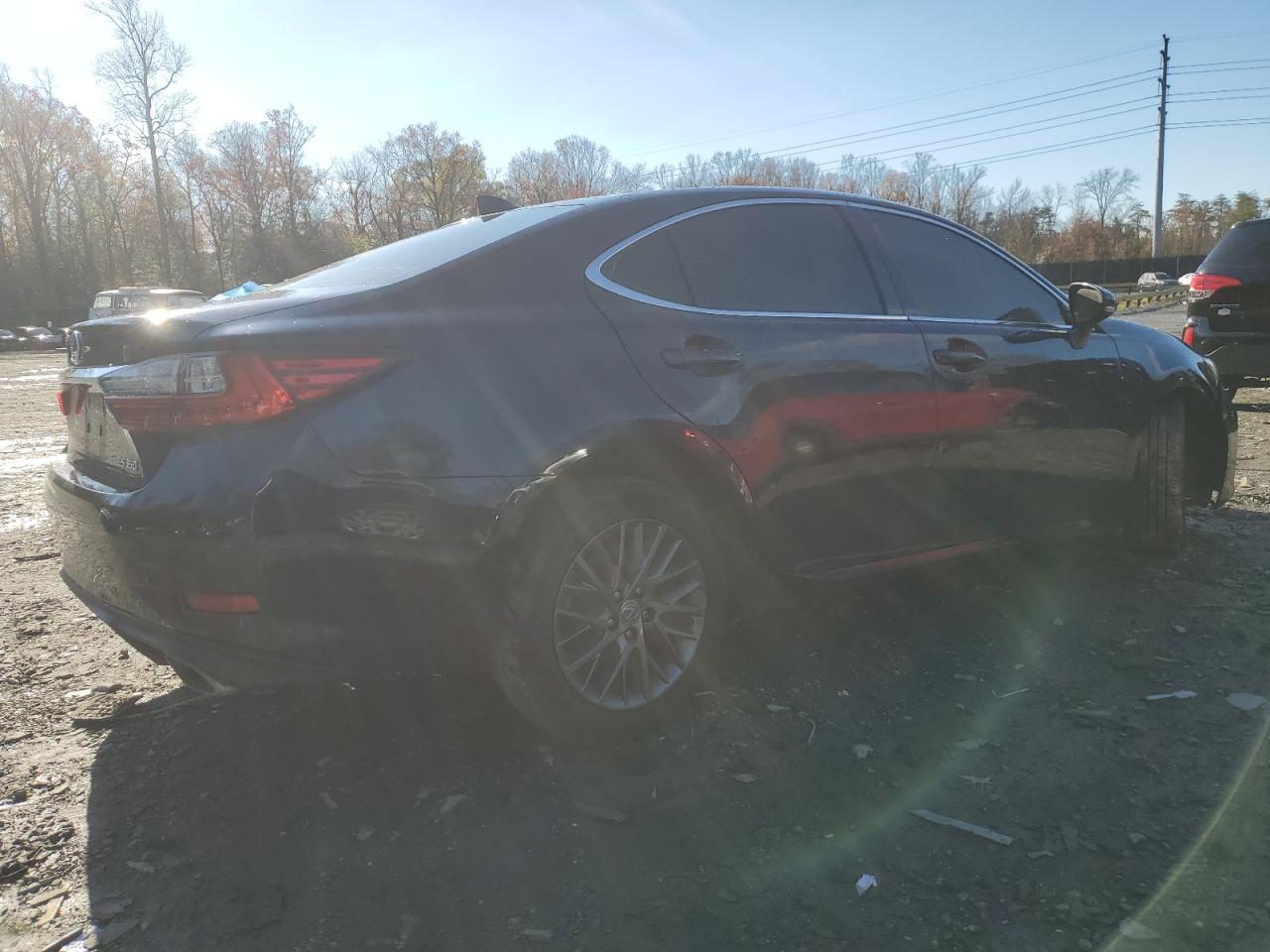 2018 Lexus ES - Image 3