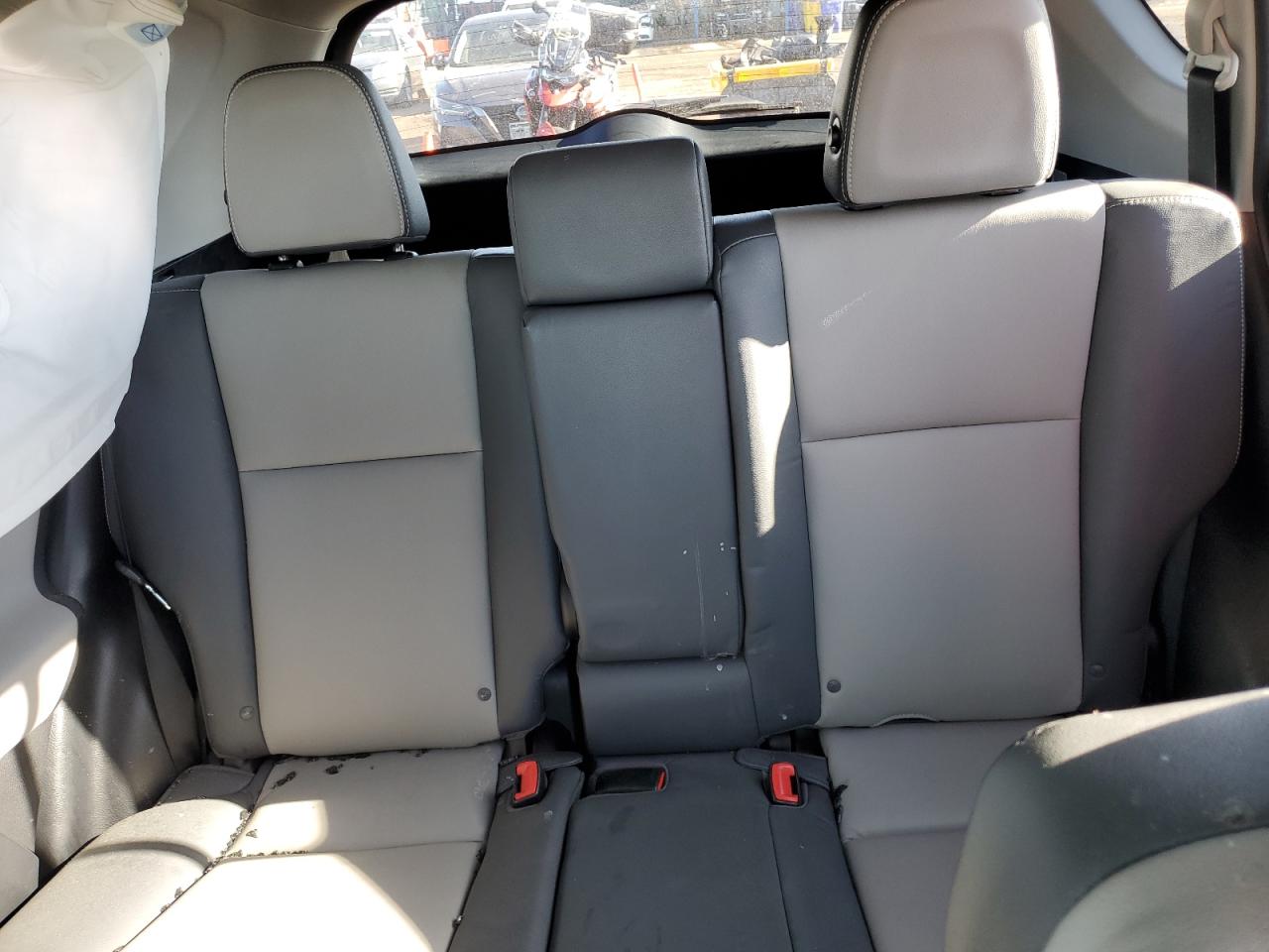2015 Toyota RAV 4 - Image 10