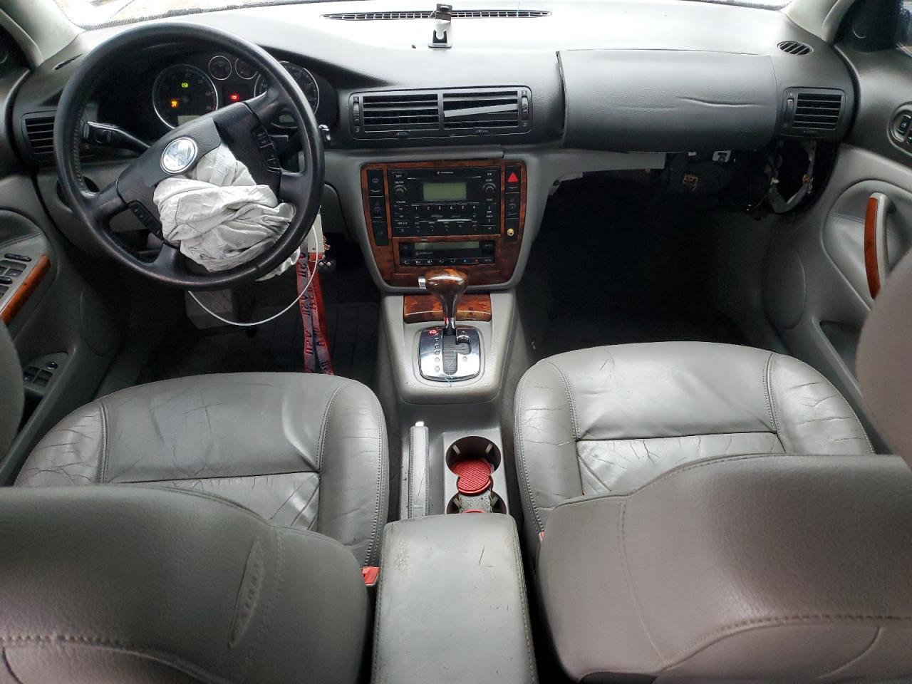 2003 Volkswagen Passat - Image 8
