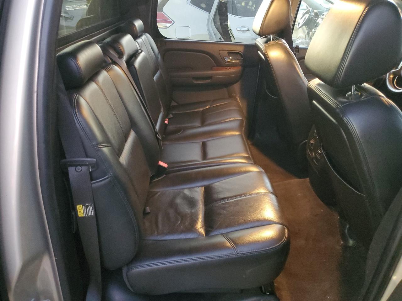 2007 Chevrolet Avalanche - Image 10