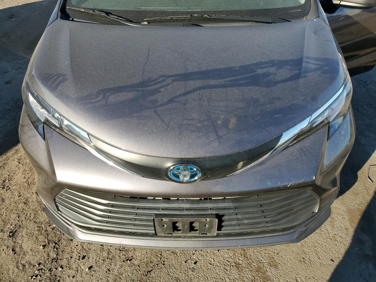 2021 Toyota Sienna - Image 12