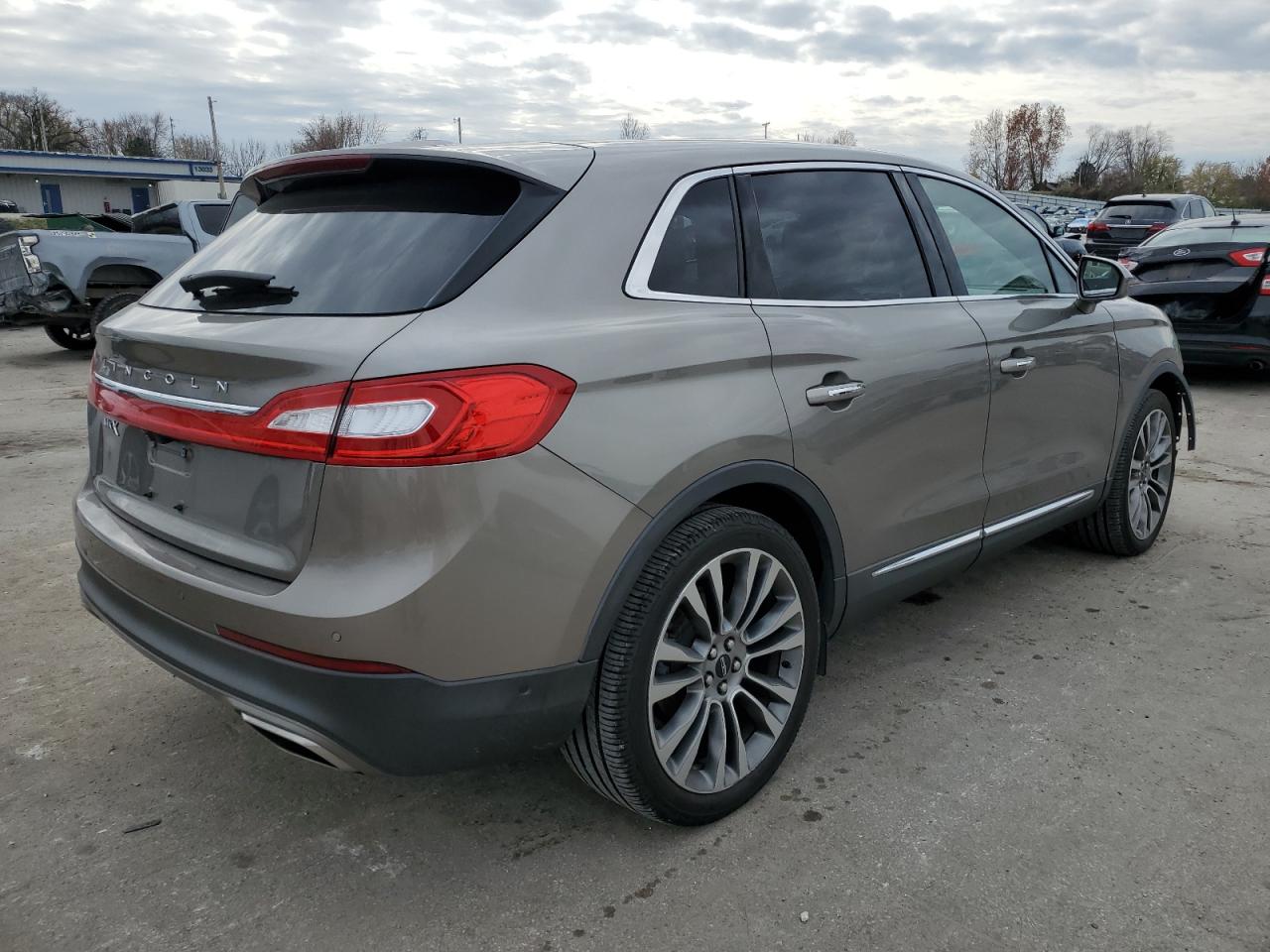 2017 Lincoln MKX - Image 3