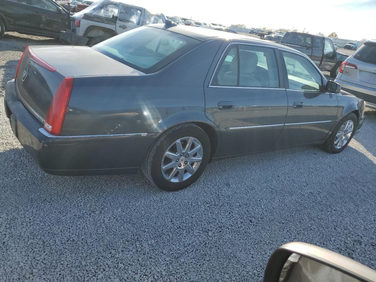 2010 Cadillac DTS - Image 3