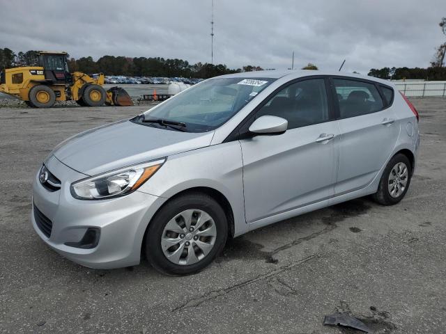 Hatchbacks HYUNDAI ACCENT 2017 Srebrny