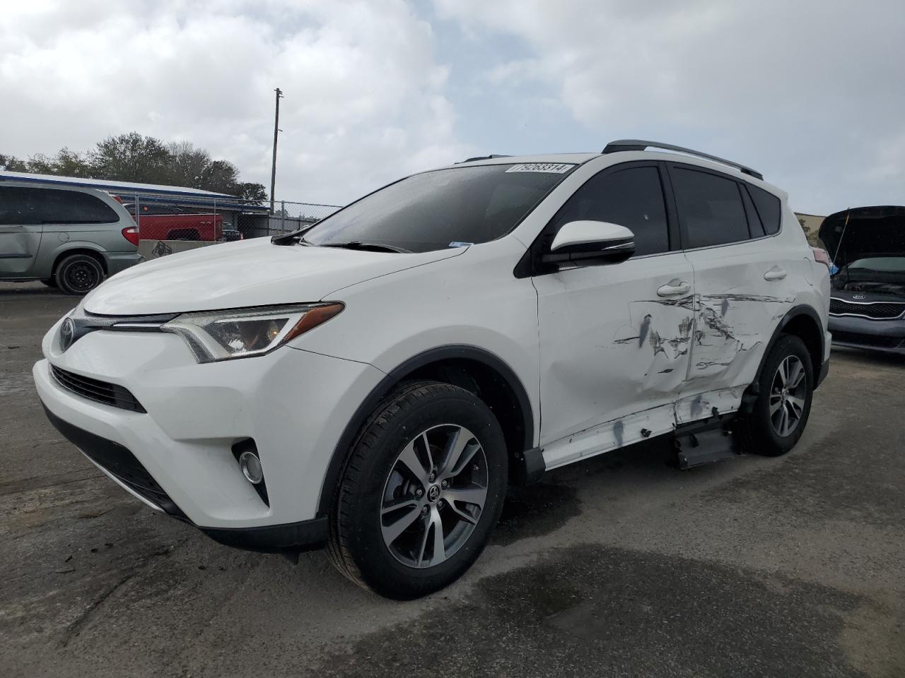 VIN 2T3WFREV6HW386576 2017 TOYOTA RAV4 no.1