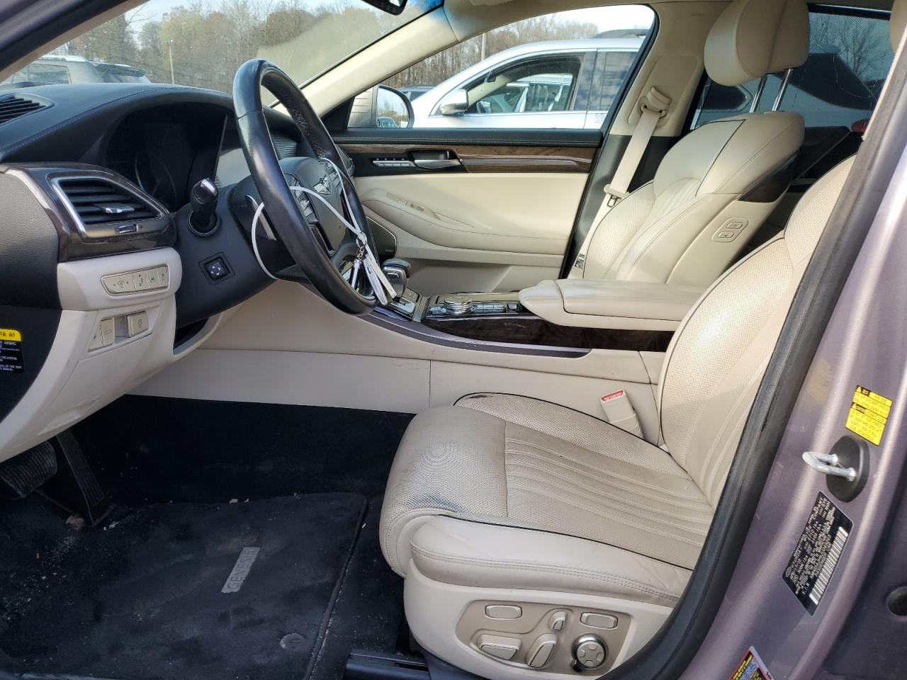 2018 Genesis G90 - Image 7