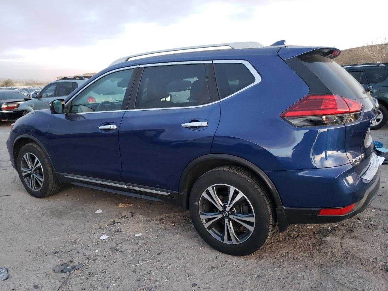 2017 Nissan Rogue - Image 2