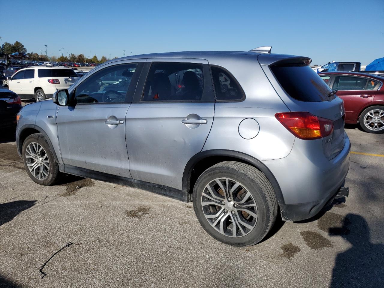 2017 Mitsubishi Outlander - Image 2